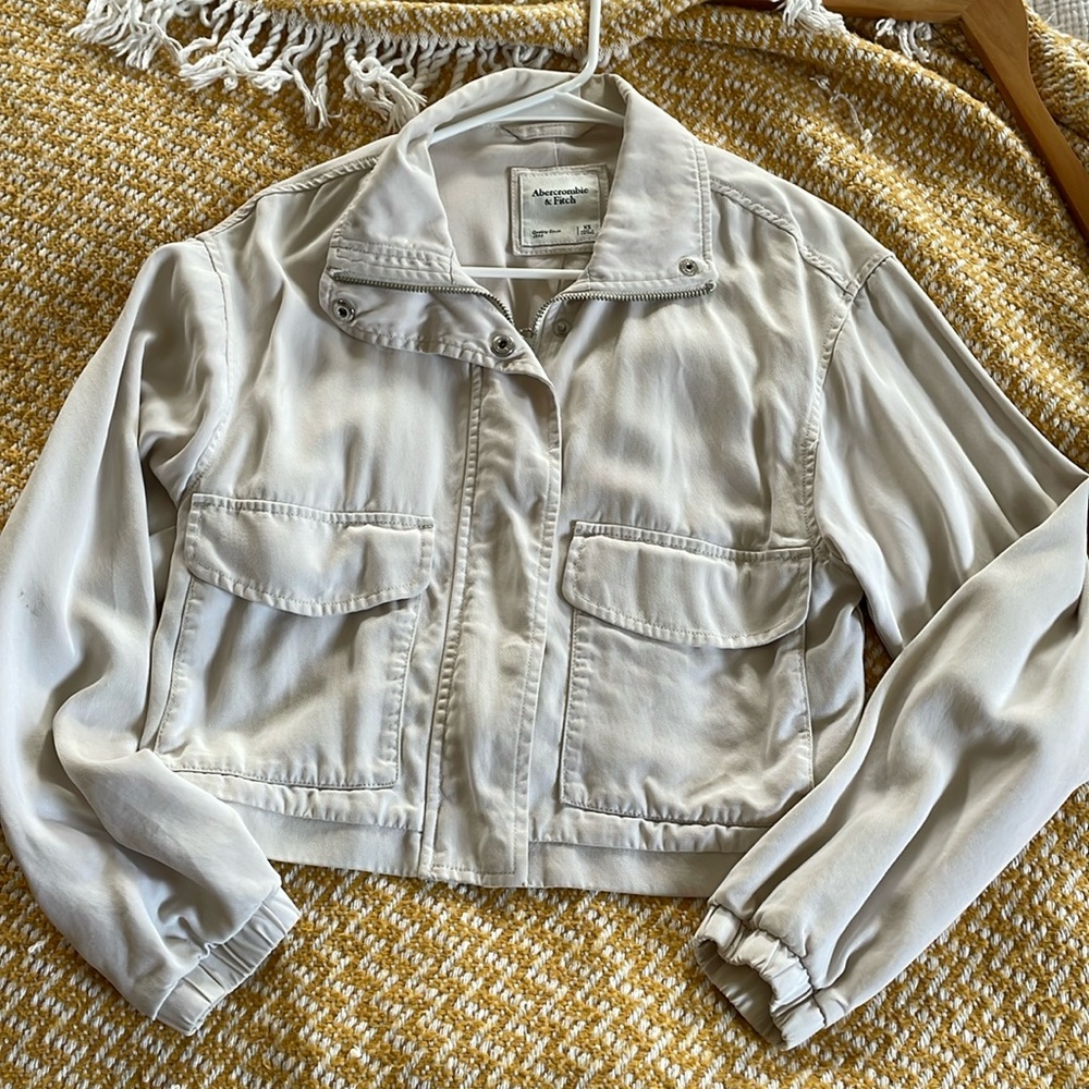 Abercrombie & Fitch Cropped Drapey Bomber Jacket Cream in XS